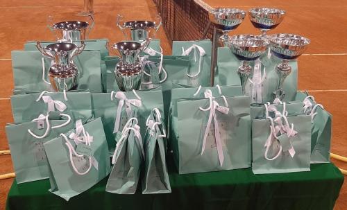 Le coppe dei vincitori, i premi offerti da "Acqua dell'Elba"